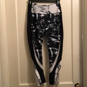 Danskin black & white splatter Capri yoga pants